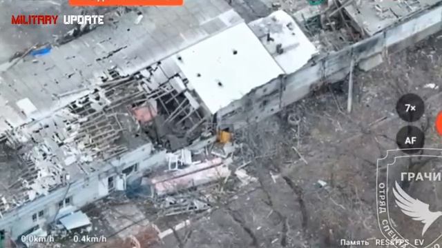 Российский танк уничтожает украинское укрытие.