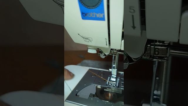 заправка нитки через автоматический нитевдеватель, ш?