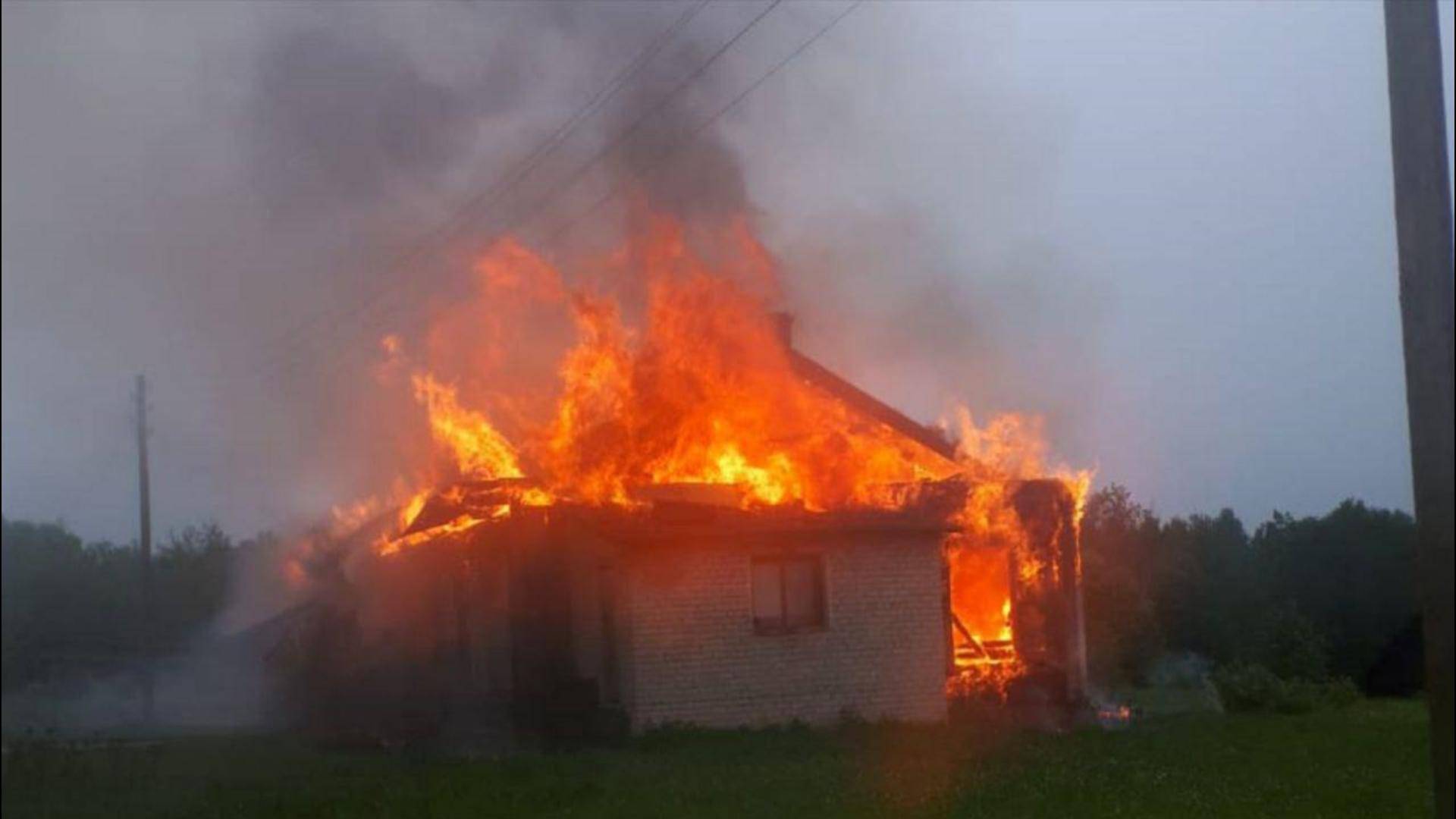 Две девочки из любопытства спалили дом культуры в селе под Костромой