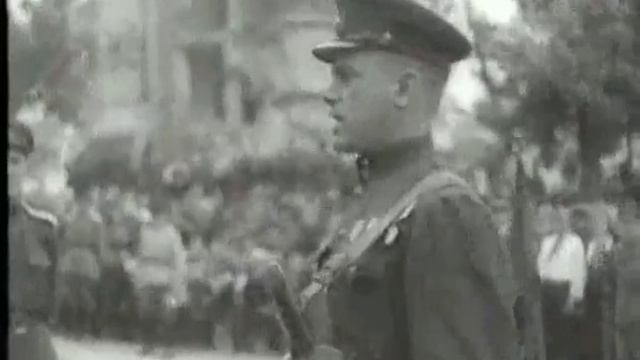 Партизанский парад в Орле 19 сентября 1943 года. (кинохроника).