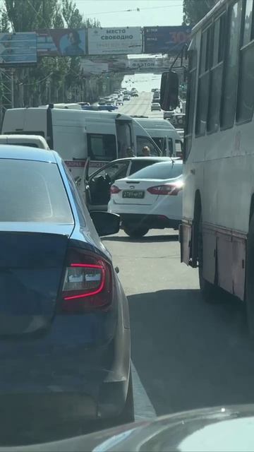 Видео с места ДТП на Ленинском проспекте напротив Рембыттехники