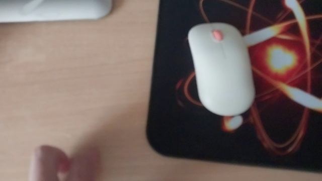 Продам беспроводную мышку с ковриком.