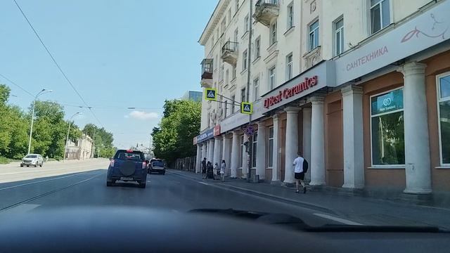 Езжу по городу на машине