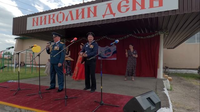 Сюита В.О.В - исполняют Алексей Вешкин(вокал) ,К.Солдатов (балалайка).