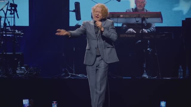 Simply Red - Stars (Live from Santiago)