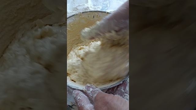готовим пирожки с клубникой