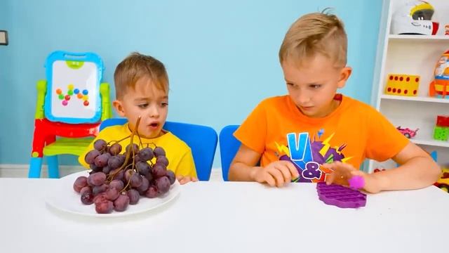 Влад и Никита играют в шоколадный поп ит челлендж