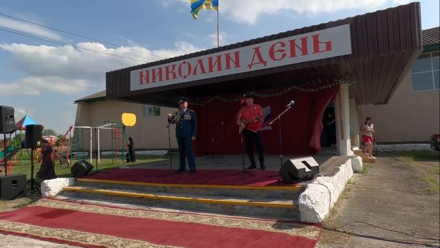 "Семеновна" - исполняют Алексей Вешкин(вокал) ,К.Солдатов (балалайка).