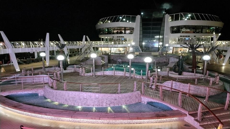 (MSC SPLENDIDA_20231005~~20231013): обзор круизного лайнера