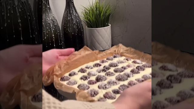 Нежнейшая творожная запеканка

▫️Творог – 750 гр.
▫️Сметана – 120 гр.
▫️Сахар – 100 гр.
▫️С