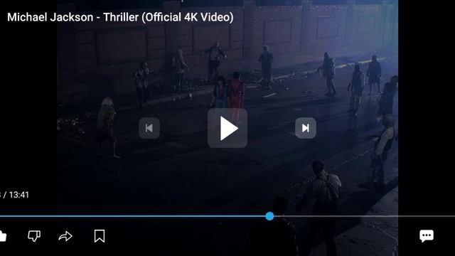 Смотрю клип Майкла Джексона Thriller. Страшно.