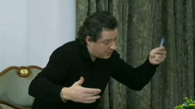 Все звуки как бусины на нитке.Дмитрий Корчак-певец и дирижёр о звуковедении.