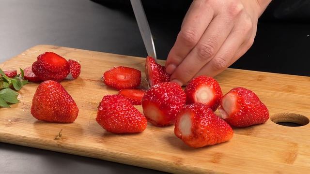 Ein genialer Trick mit Erdbeeren! Ein Dessert, das jeder probieren und sich merken sollte!