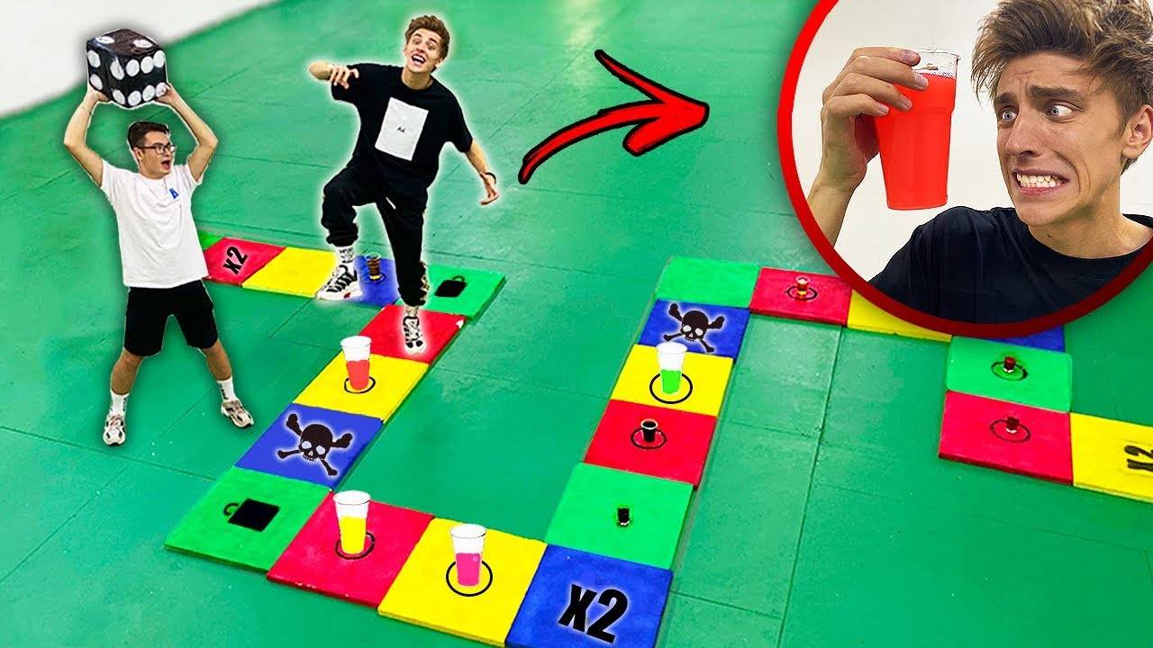 ВЛАД А4 - САМАЯ БОЛЬШАЯ НАПОЛЬНАЯ ИГРА В МИРЕ ! А4