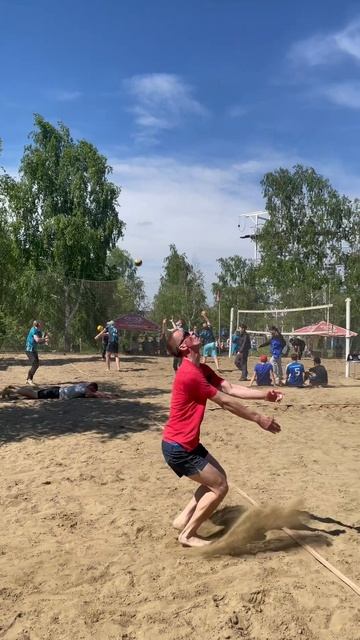 Подача на песке 🤪#волейбол #volleyball #mikasa