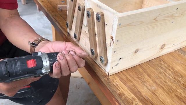 DIY Amazing Wood Pallet Projects Ideas // How To Build A Wooden Toolbox - Hand Tool Woodworking Box