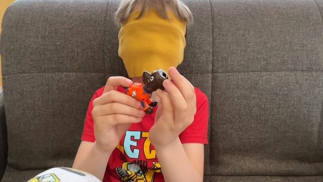 Челлендж - угадываем игрушки с закрытыми глазами.