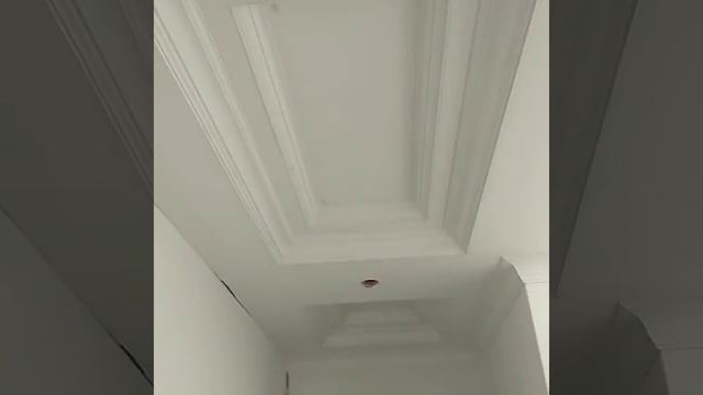 Монтаж карнизов и молдинга