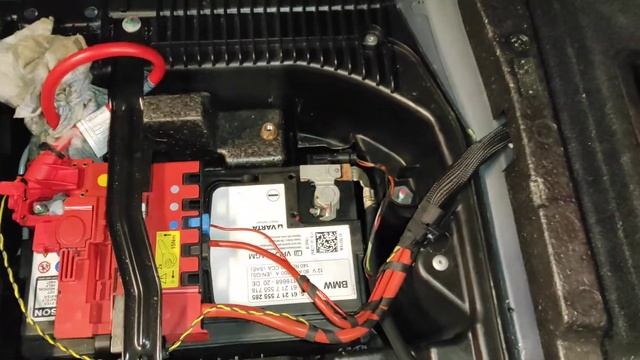 ревизия плюсового провода в багажнике BMW X1