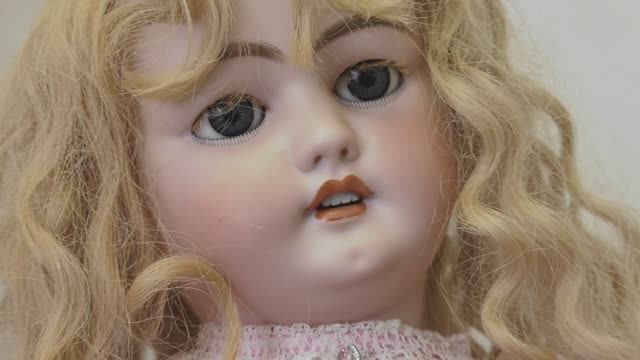Антикварные куклы. Игрушки с историей