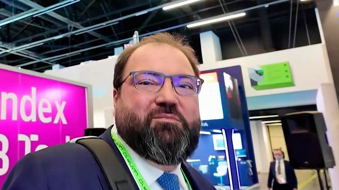 Шадаев сообщил, когда в российских самолетах появится интернет