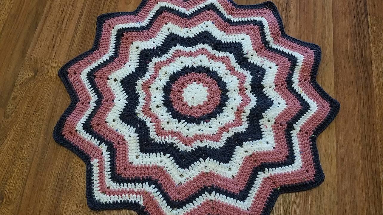 ЗАМЕЧАТЕЛЬНЫЙ КОВРИК крючком. МНОГОУГОЛЬНЫЙ КОВРИК.