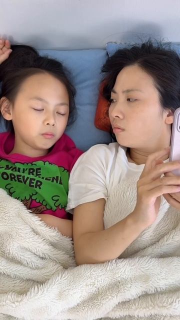 Mom Catches Daughter on Her Phone #shortsvideo