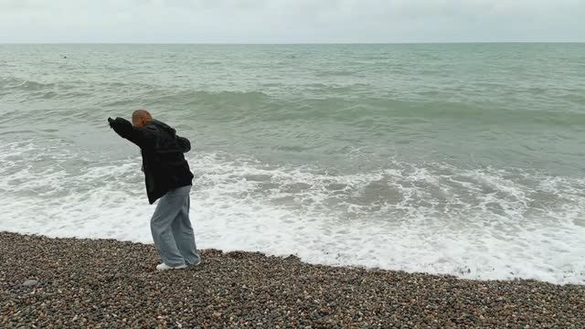Адлер. Море. Путешествие. Май 2025. 1 серия.
Прогулки по набережной не будет:)) Сколько можно уже..