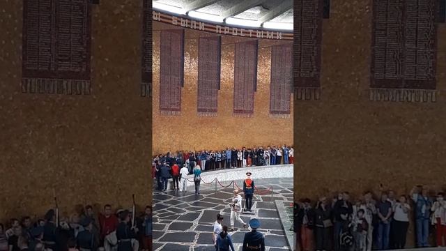 Смена почетного караула. Волгоград