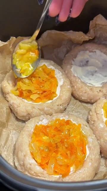 Гнезда из куриного фарша с начинкой  ⠀