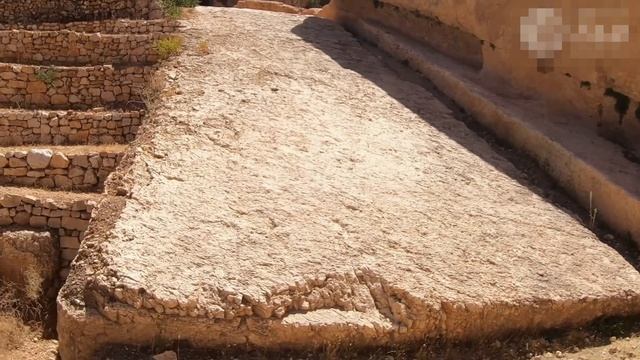 Мегалиты Баальбека. 1650 тонн!