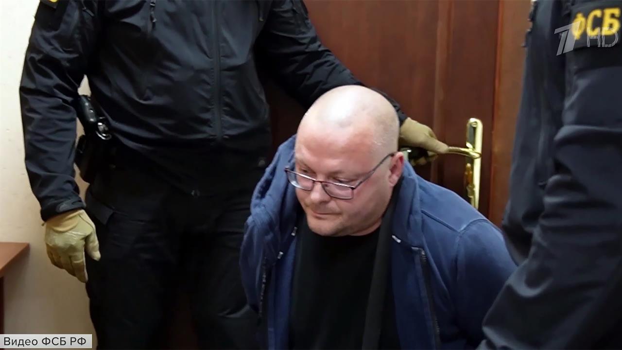 Преступникам, которые поджигали военные объекты и призывали к терроризму в интернете, вынесли при...
