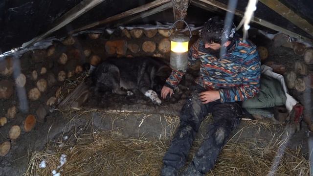 ХАКАН  Тёплое укрытие для выживания из глины и дерева. Естественный подогреваемый бассейн. Снежный к
