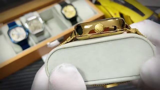 Мужские механические часы Forsining GMT1148-4 — это золотые скелетные часы.
