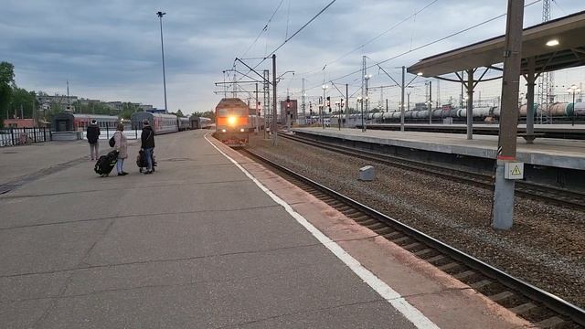 ТЭП70-0262 с поездом Иваново - СПБ прибыл в Ярославль.
