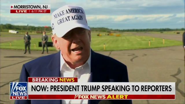 Трамп: «Мы не собираемся делать кроссовки и футболки.
