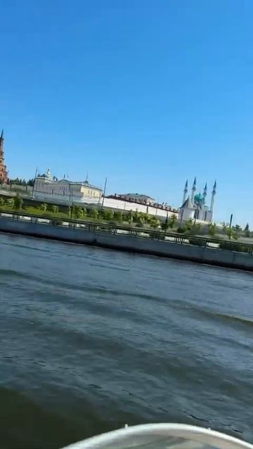 Анна Калашникова в красивом пляжном образе  встречает первый день лета в Казани ☀️ А вы где?