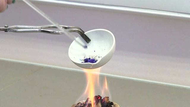 прокаливание CoCl2x6H2O: из пурпурного в синий