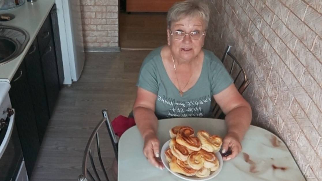 Съездили на рыбалку. Напекла сладких булочек к чаю.