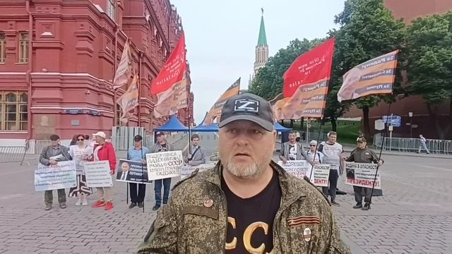 Собрали сегодня 120 подписей за чрезвычайные полномочия Путину.
Идеологический патруль НОД у Кремля
