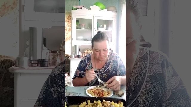 минтай с овощами . МУКБАНГ.