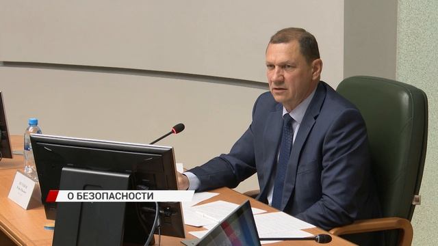Мэр Улан-Удэ поручил обратить внимание на машины, которые паркуют на путепроводах