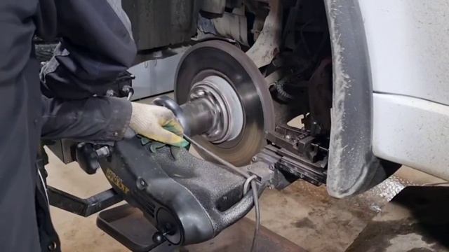 Проточка и замена колодок Range Rover Sport