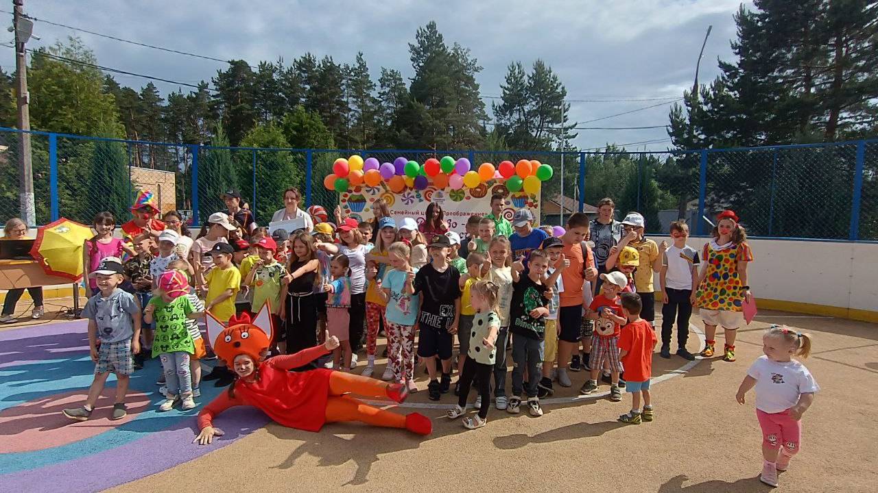 В семейном центре «Преображение» по случаю Дня защиты детей пригласили ребят в карамельную страну