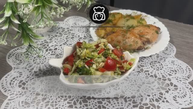 Салат из молодой капусты с помидорами, огурцами и зеленью