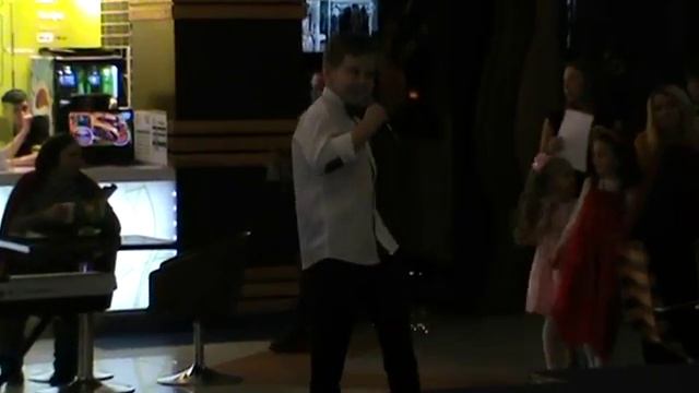 "Фиолетовая туча", музыка Н.Жемойтук, слова А.Адлер