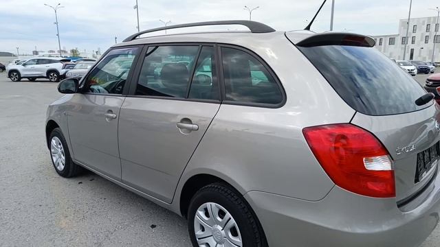 Skoda Fabia 1,6 л. Бензин МКПП  (105 л.с.) 2013