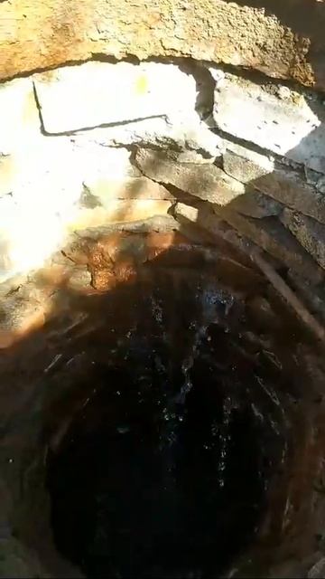 ОТКРЫЛ ПРЯМО НА ДОРОГЕ: в Ольховатском переулке открытый люк. В котором явно наблюдается порыв.
