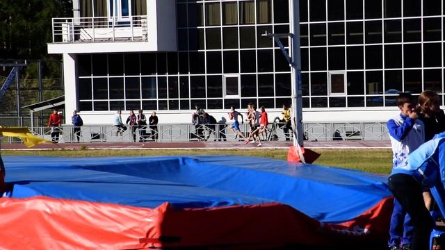 Николай Меняйло в забеге на 400 м.  U-18 УрФо Челябинск 04.06.