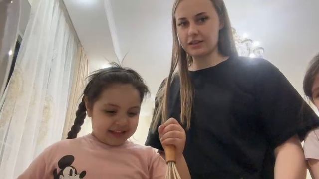 Яйцо в лоб.приколы.смешно.готовим блинчики с Анжеликой